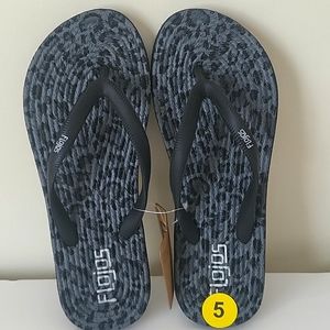 Flojos rubber  flipflops/sandal size 5